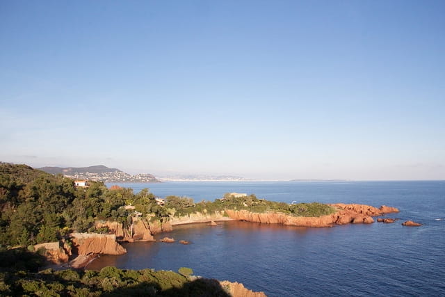 Crique secrète à Cannes sur la french riviera