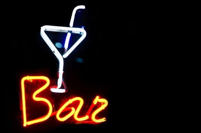 bar devanture de bar, néon bar cocktail