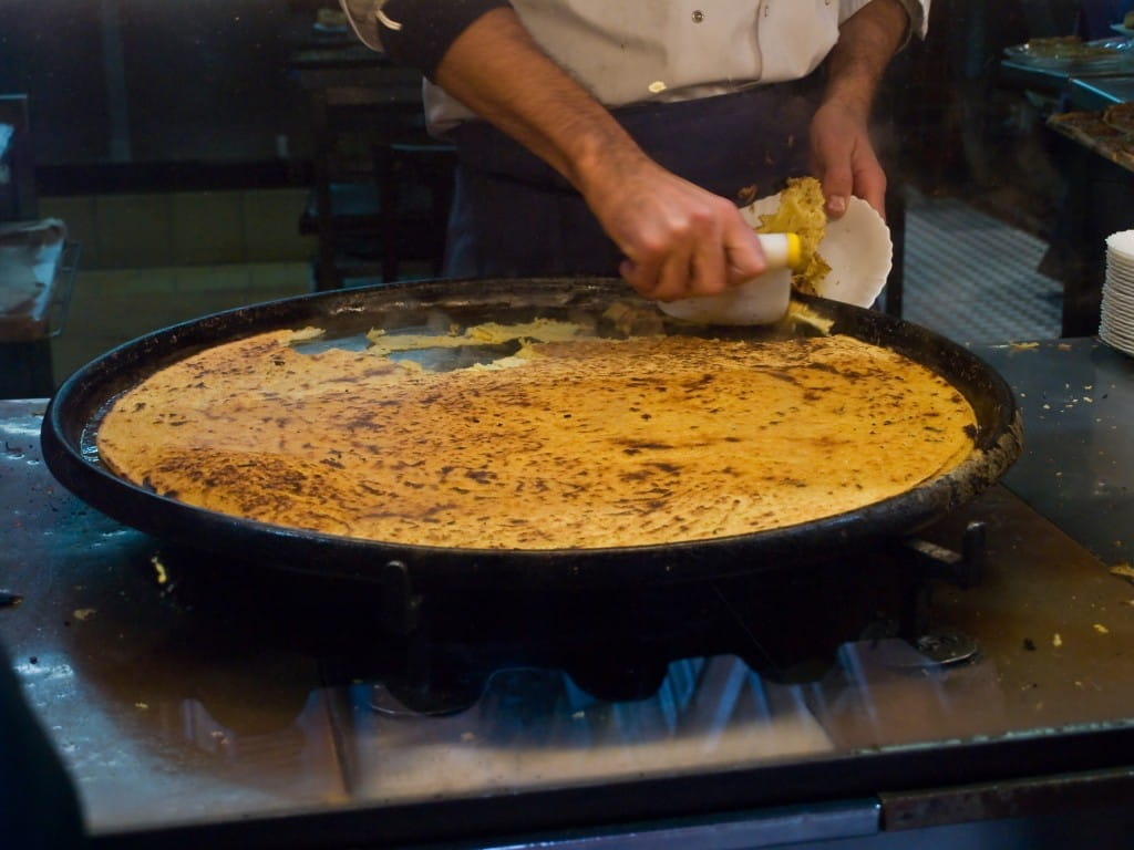 La socca, un bon plan pour manger une spécialité niçoise rapide