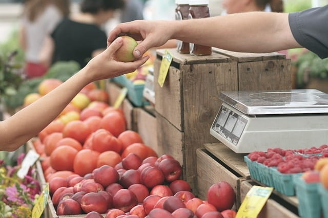 Marché aux fruits et légumes des Alpes-Maritimes.