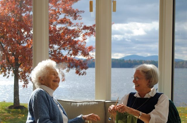 Faire des rencontres en maison de retraite.