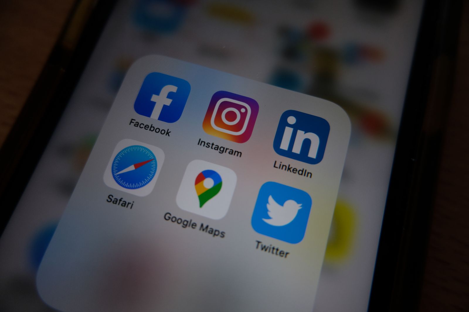 Icones d applications de reseaux sociaux sur un ecran de smartphone