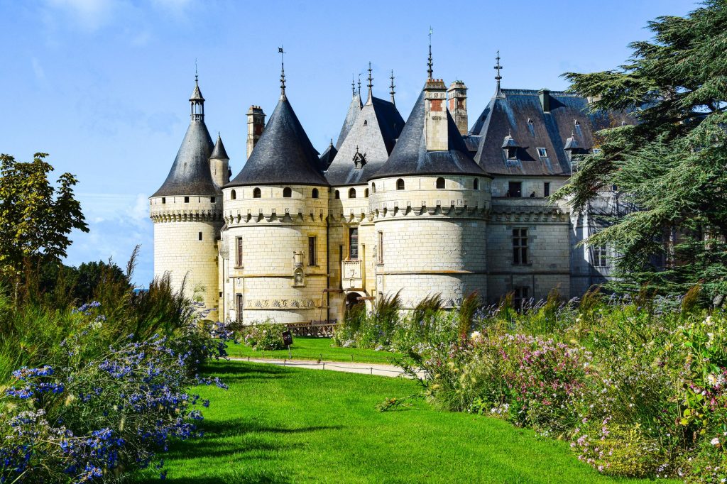 Château français en pierre vu de l'extérieur