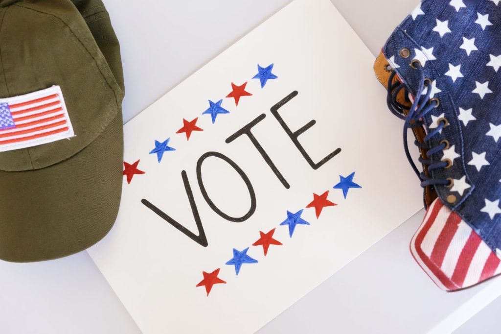 Objets symbolisant le vote et la démocratie